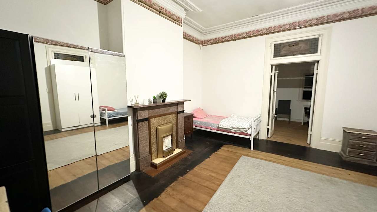 Room in a share house