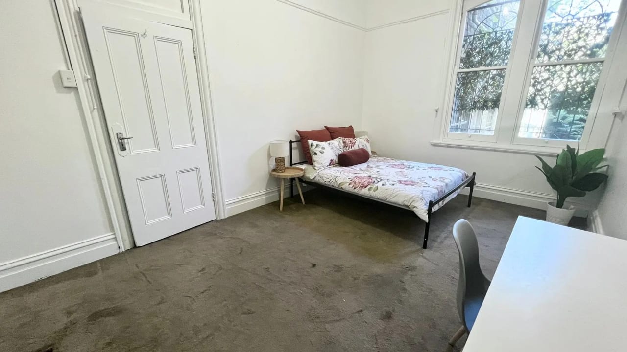 Room in a share house