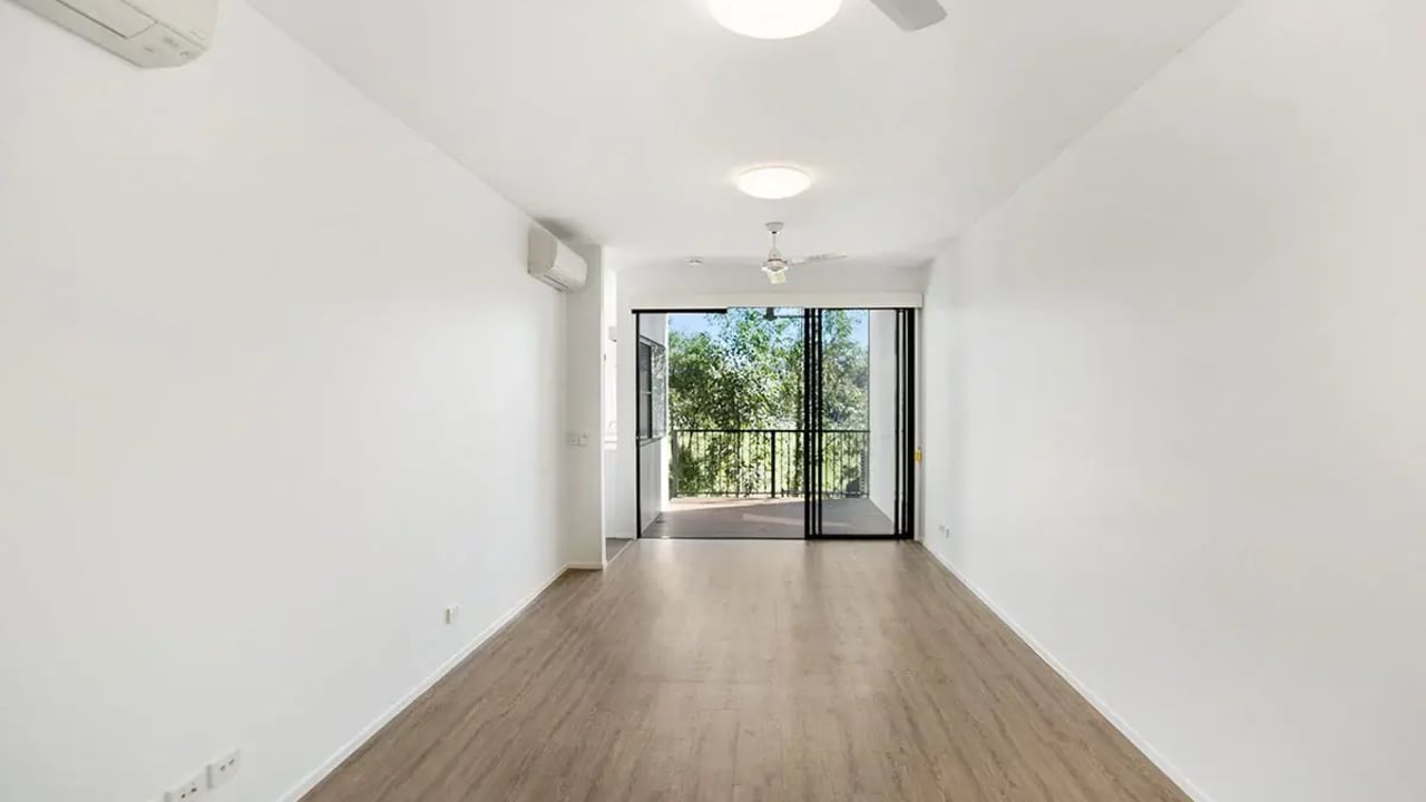 Unfurnished room with own bathroom