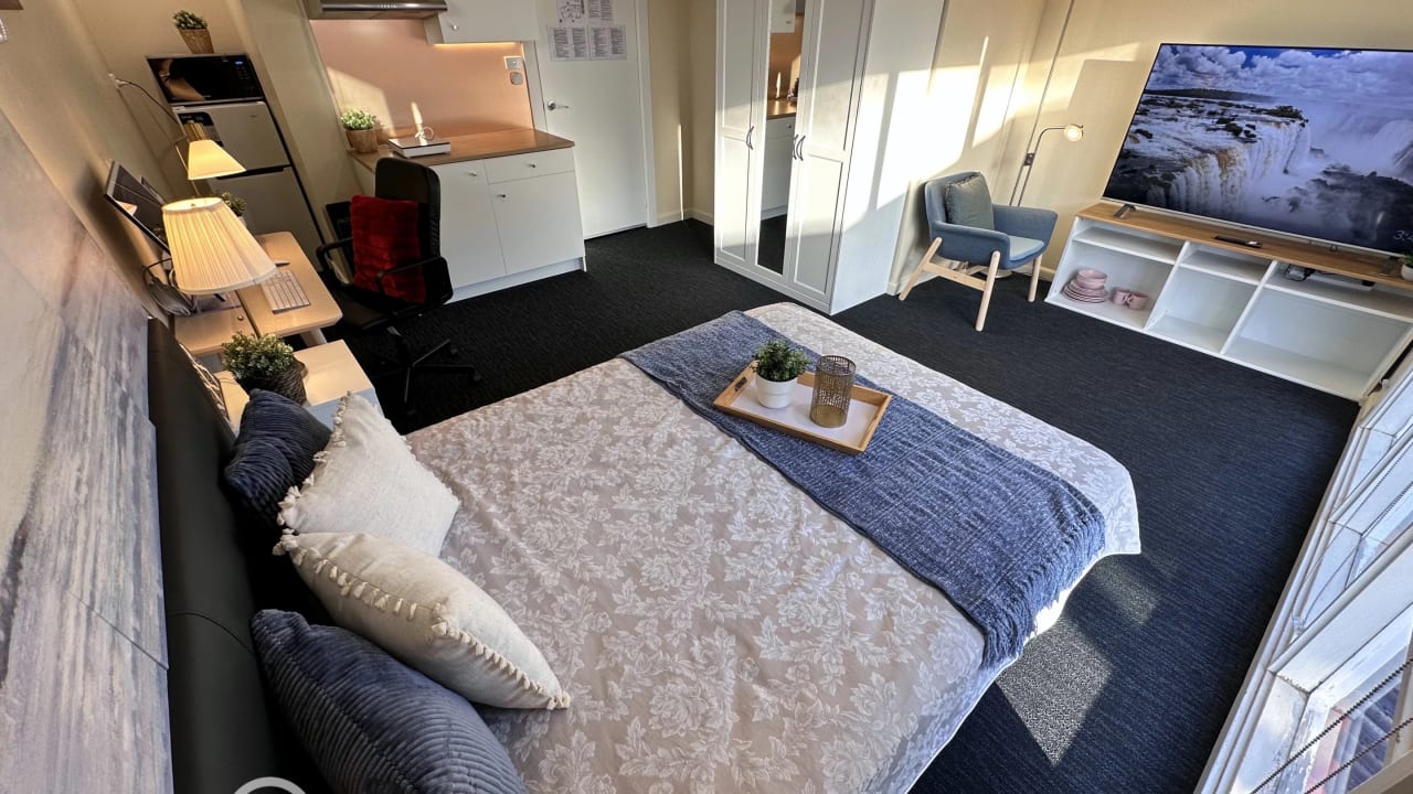 Furnished room in a share house