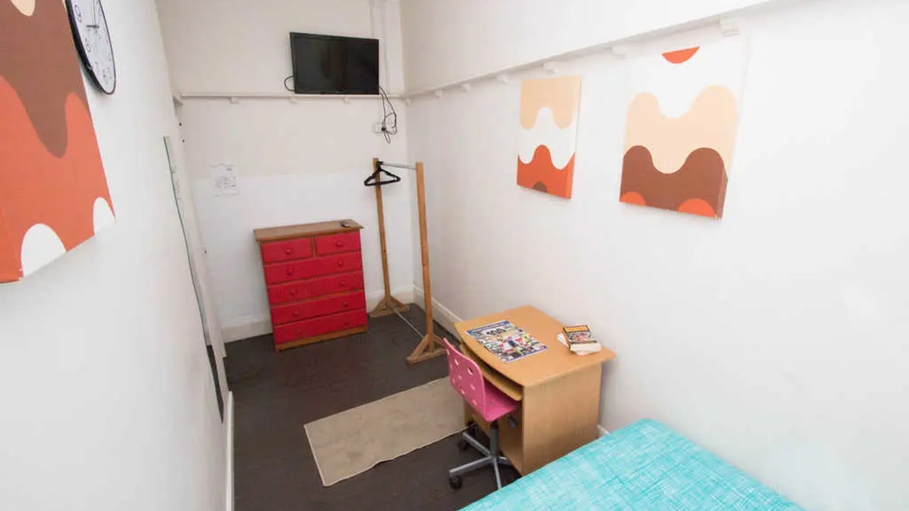 Furnished room in a share house