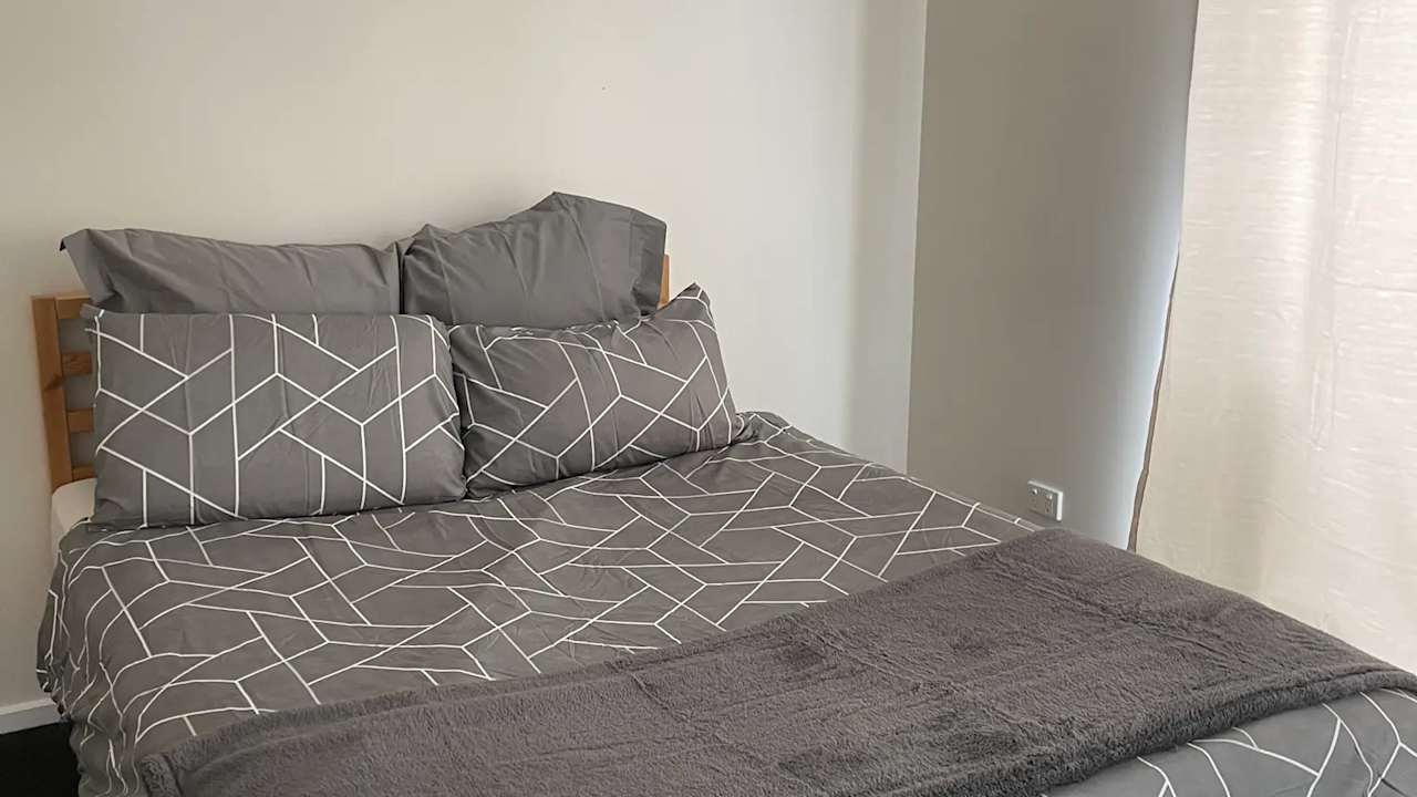 Furnished room with ensuite in a flatshare