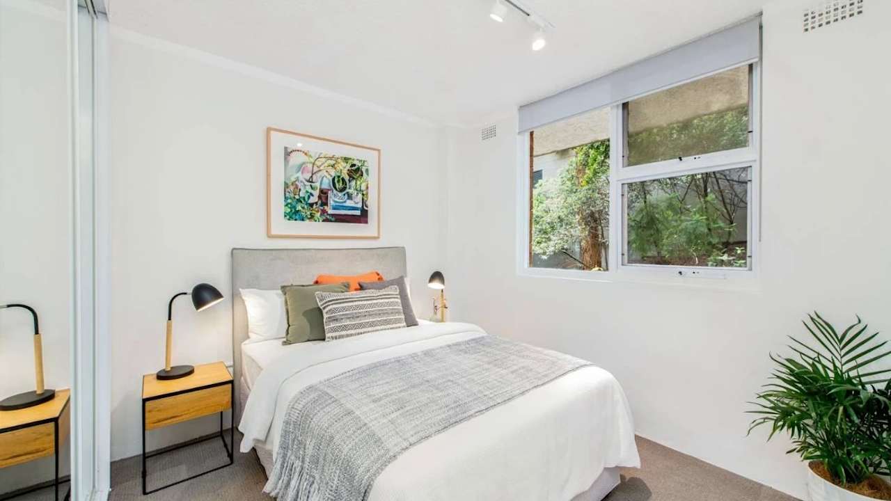 Unfurnished room in a flatshare