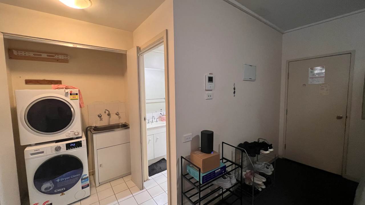 Furnished room in a flatshare