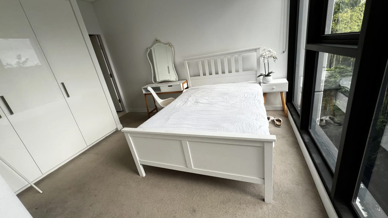 Furnished room with ensuite in a flatshare