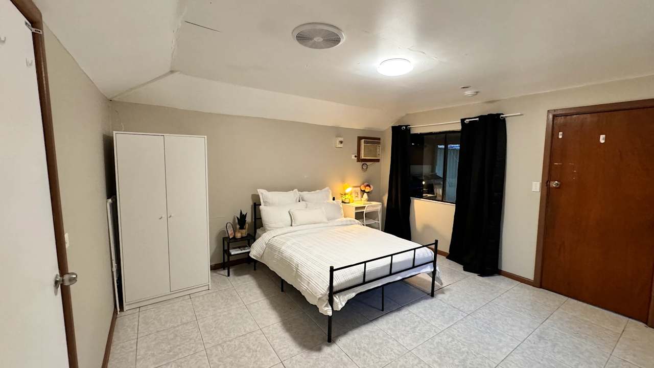 Furnished room in a flatshare