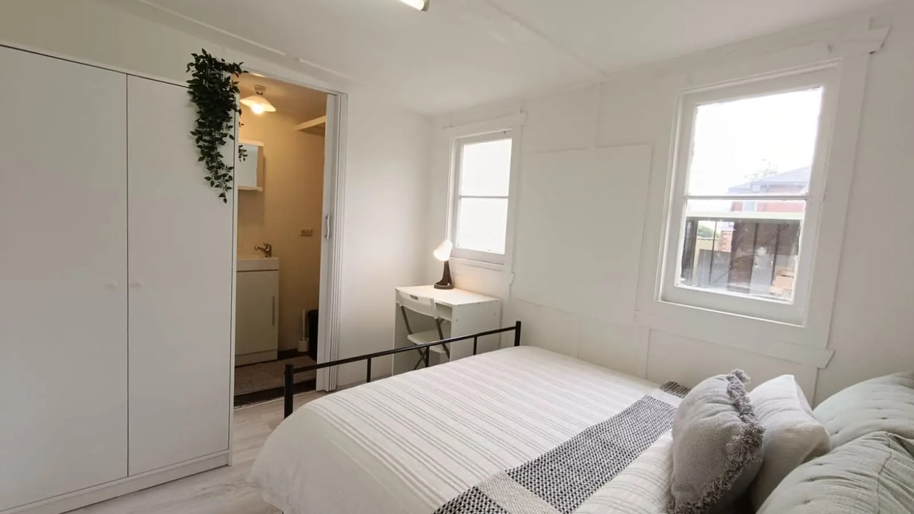 Furnished room with ensuite in a flatshare