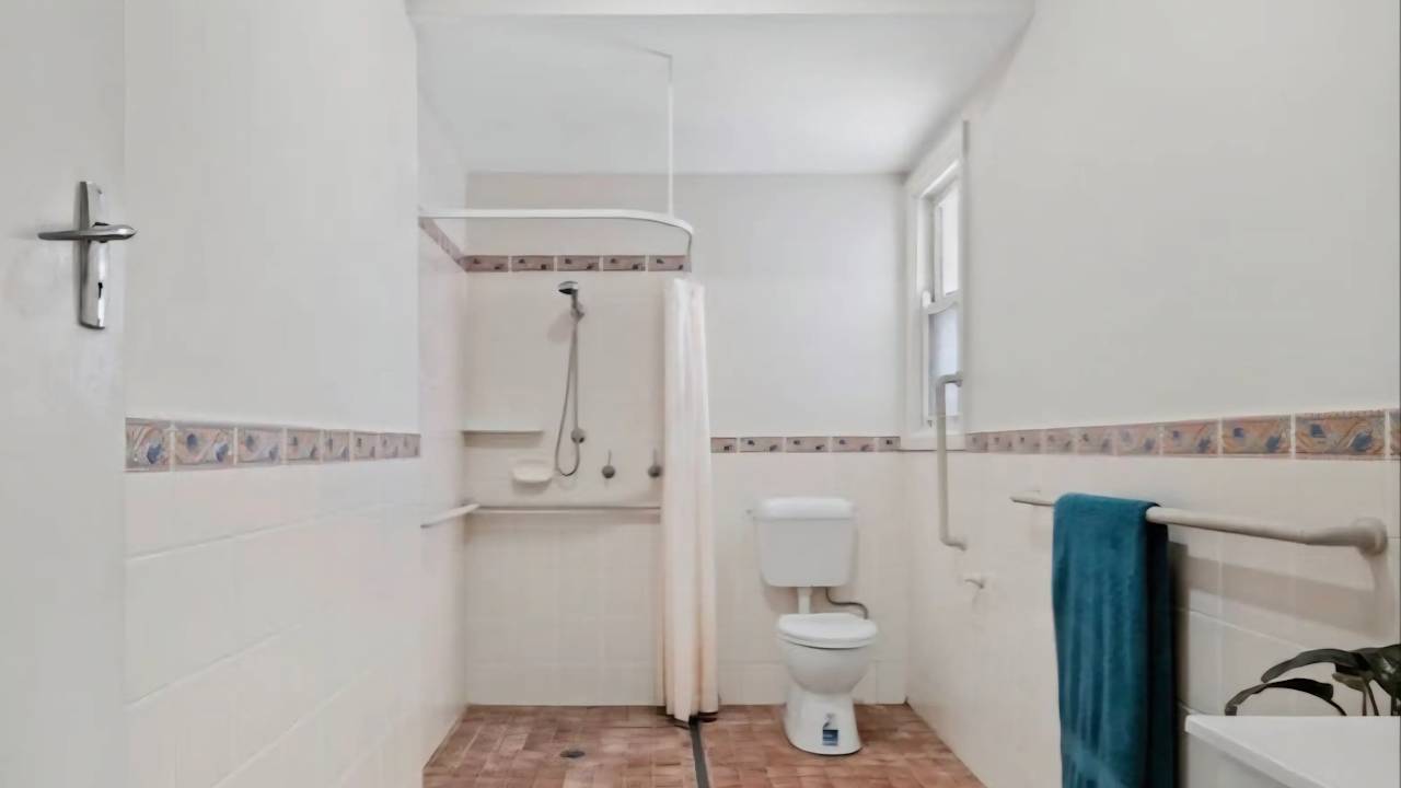 Whole property with 2 rooms for rent