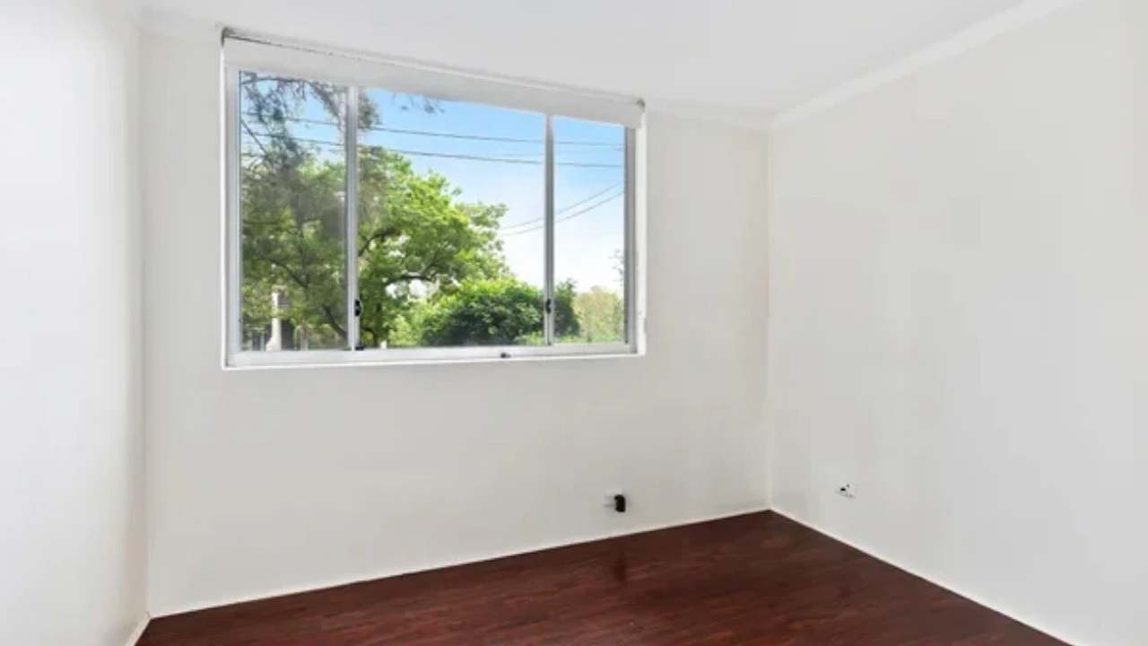Unfurnished room in a flatshare