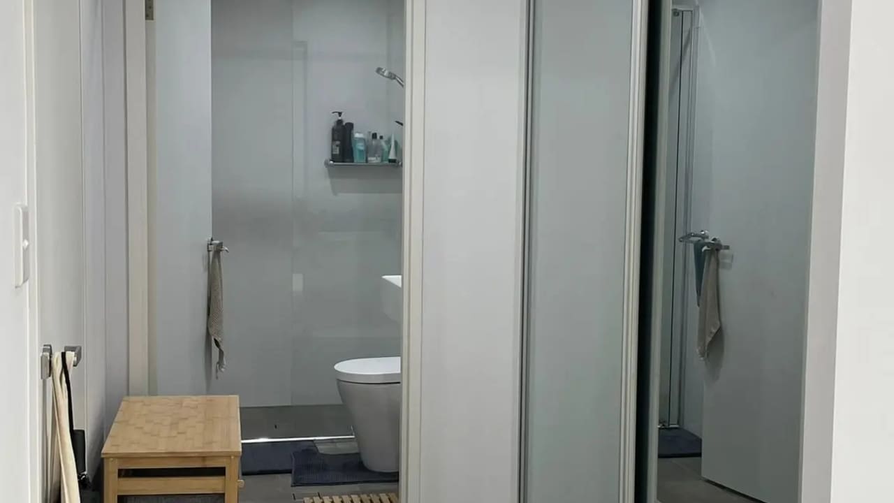 Unfurnished room with ensuite in a flatshare