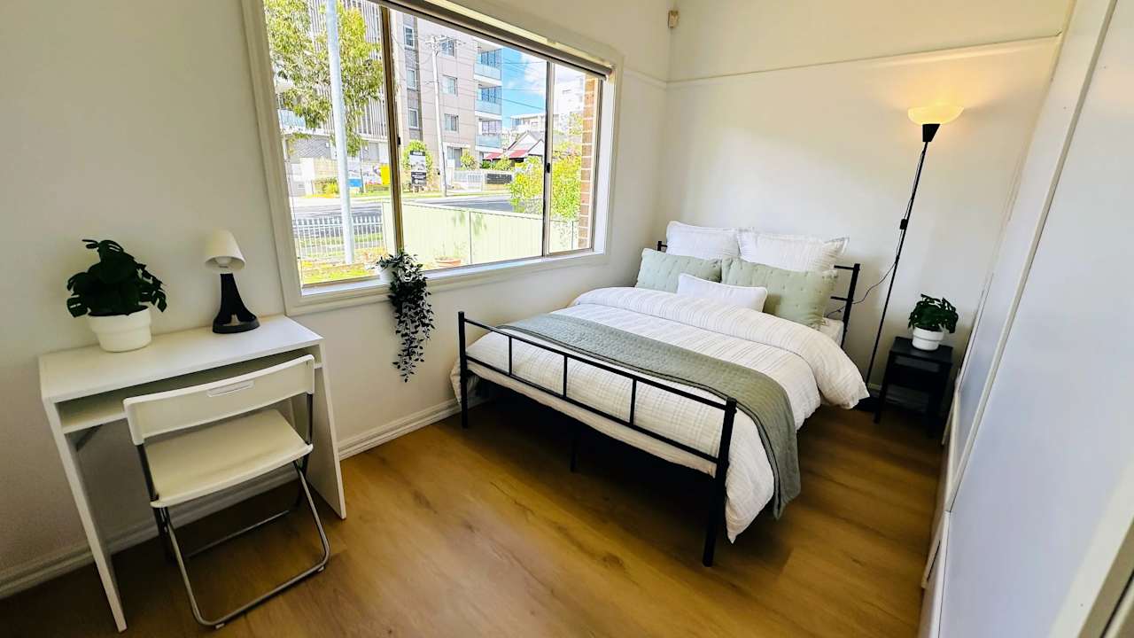 Furnished room in a flatshare