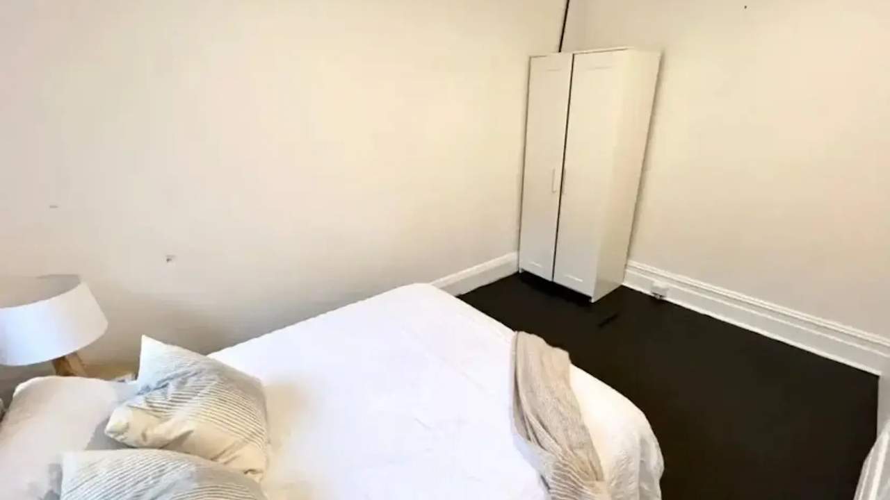 Room in a share house