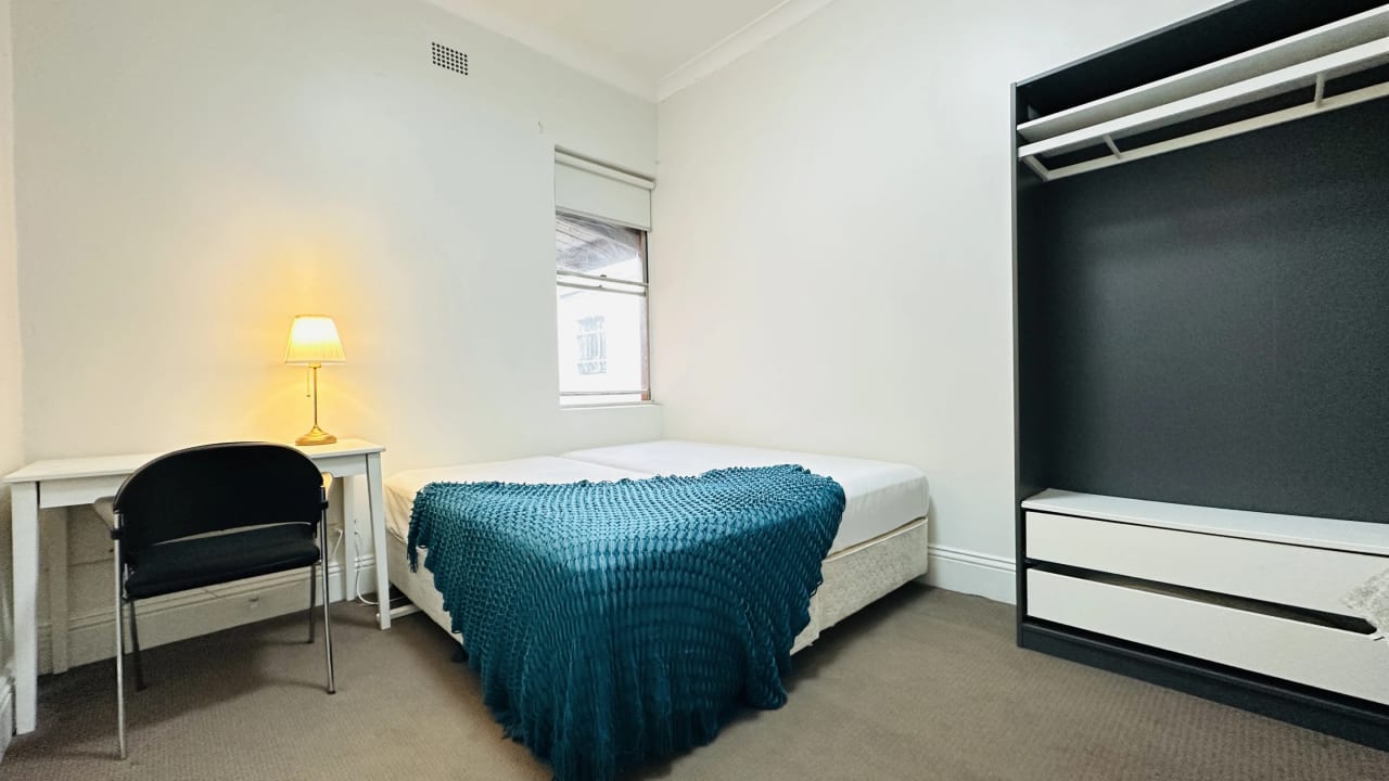 Furnished room in a flatshare