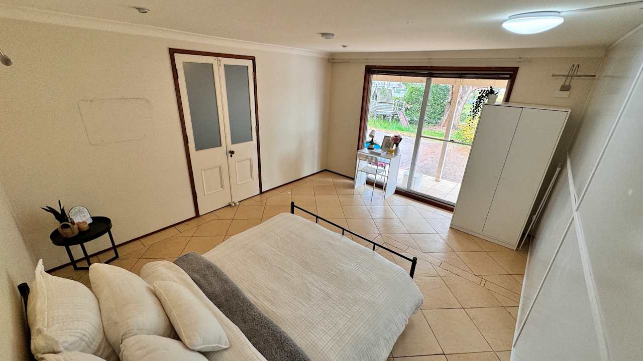 Furnished room in a flatshare