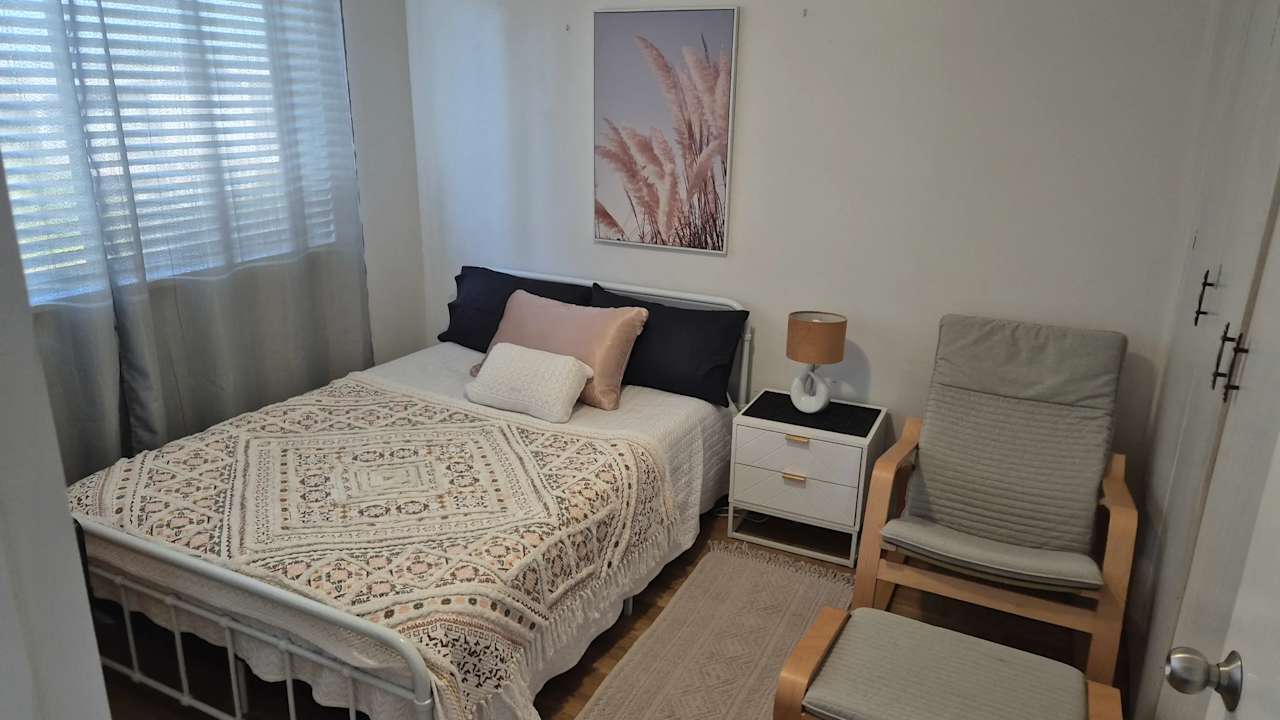 Furnished room in a flatshare