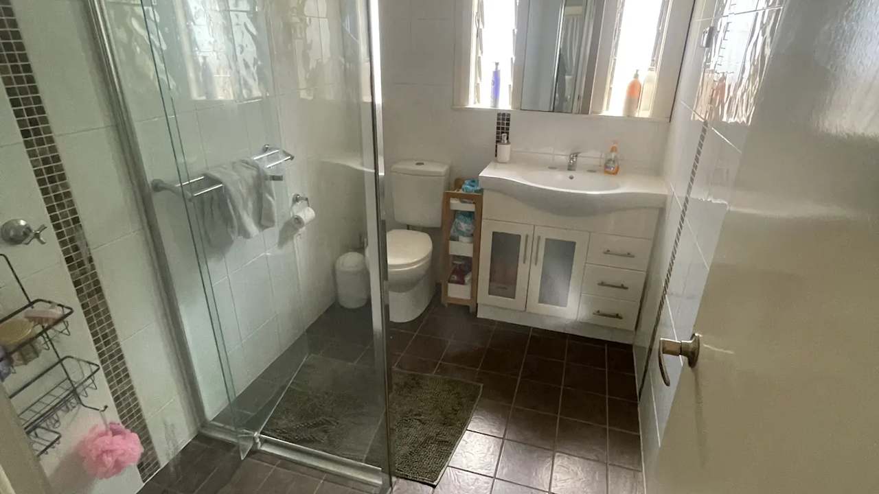Room in a share house