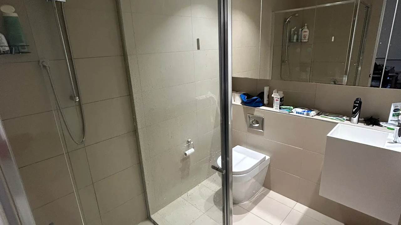 Unfurnished room in a flatshare