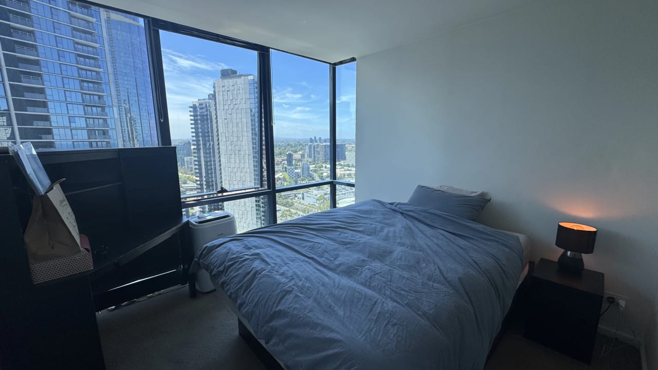 Furnished room with ensuite in a flatshare