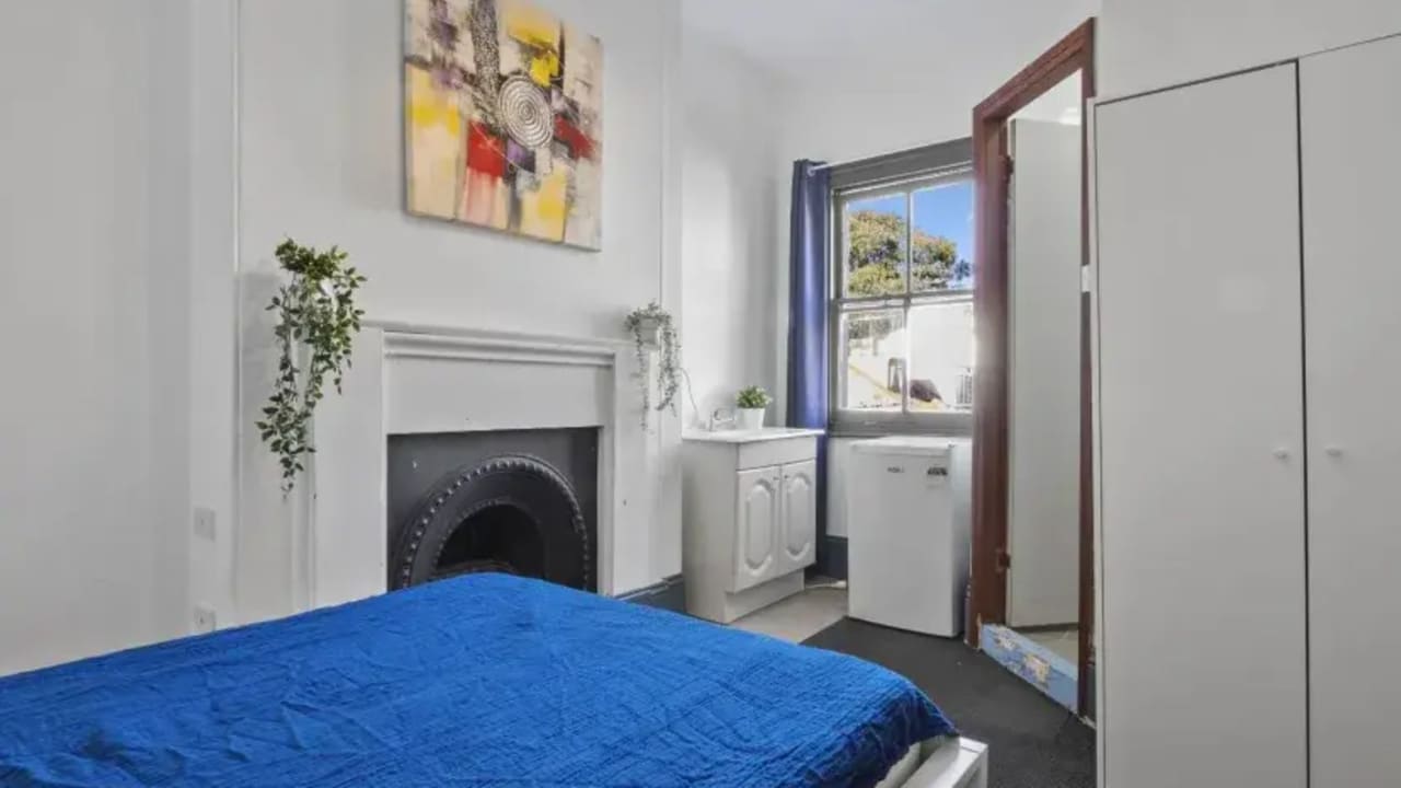 Furnished room in a share house