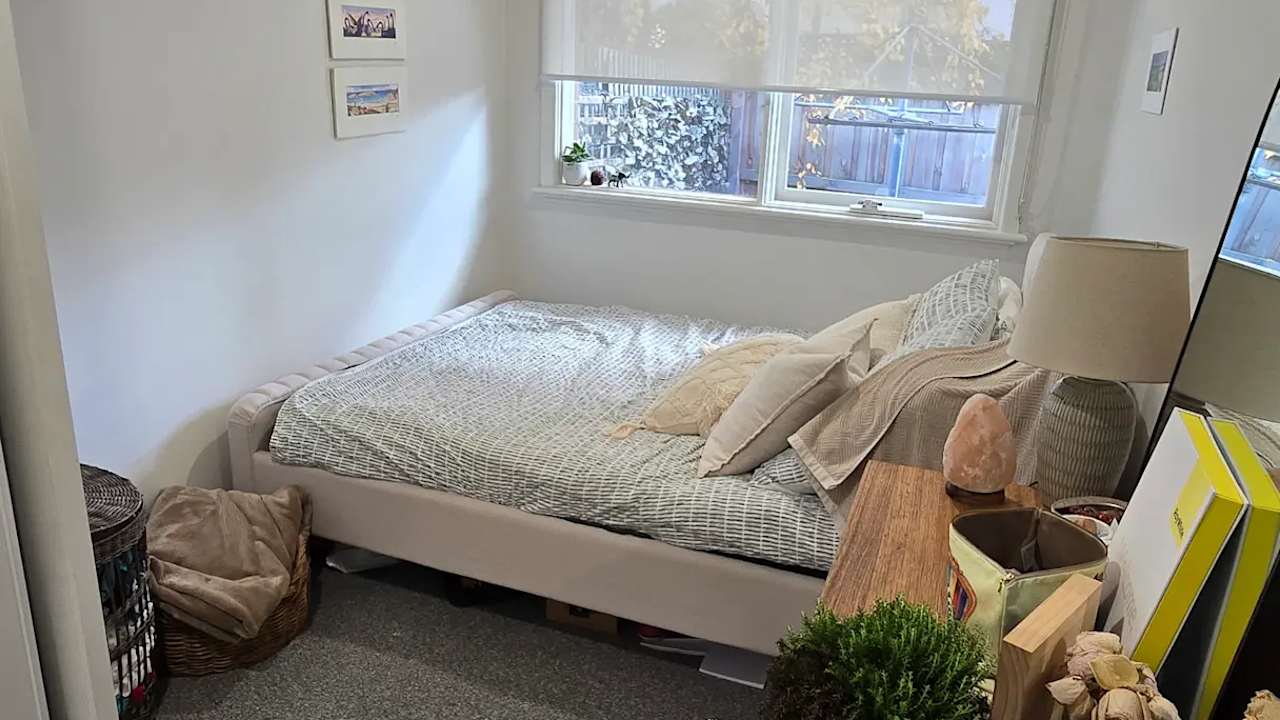 Unfurnished room in a flatshare
