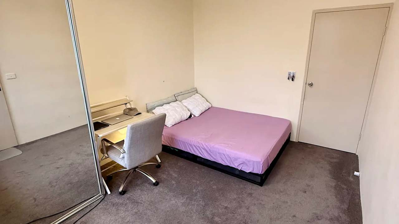 Furnished room with ensuite in a flatshare