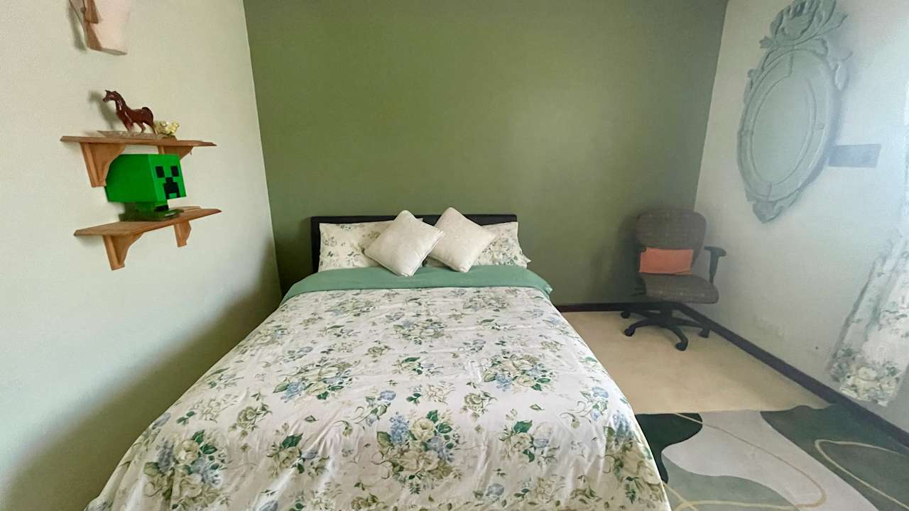 Furnished room in a share house