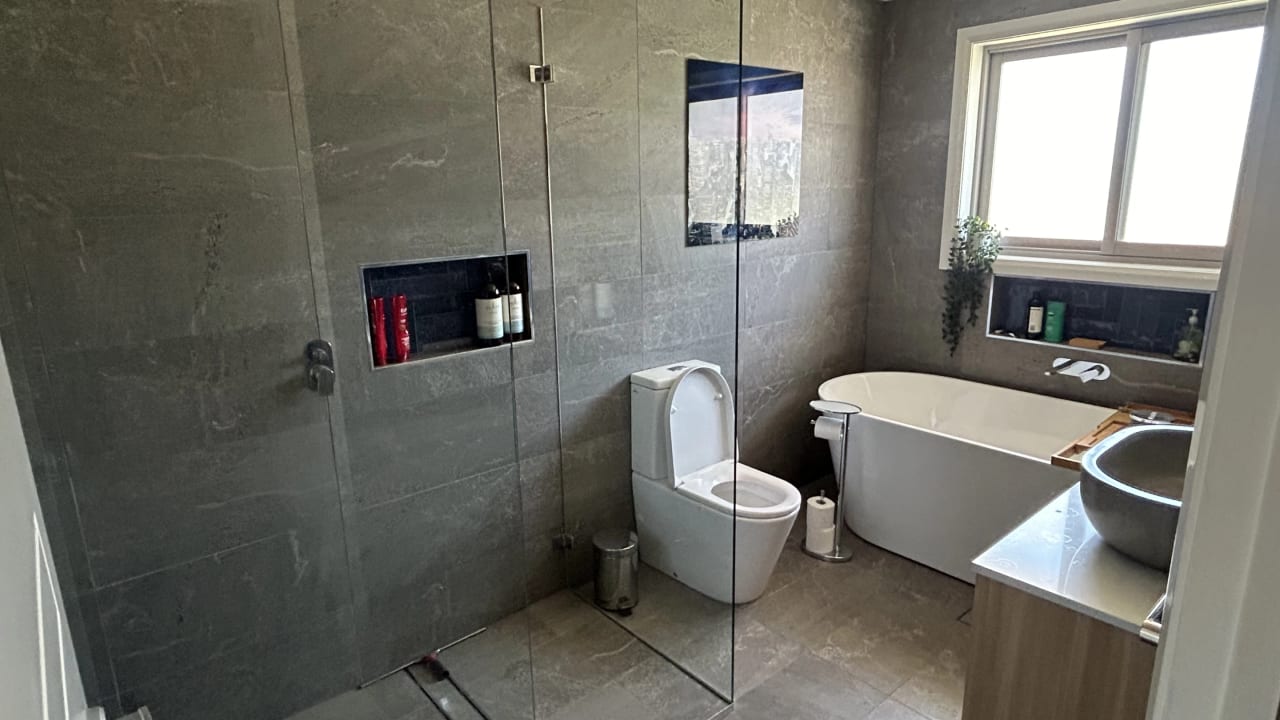 Furnished room with own bathroom