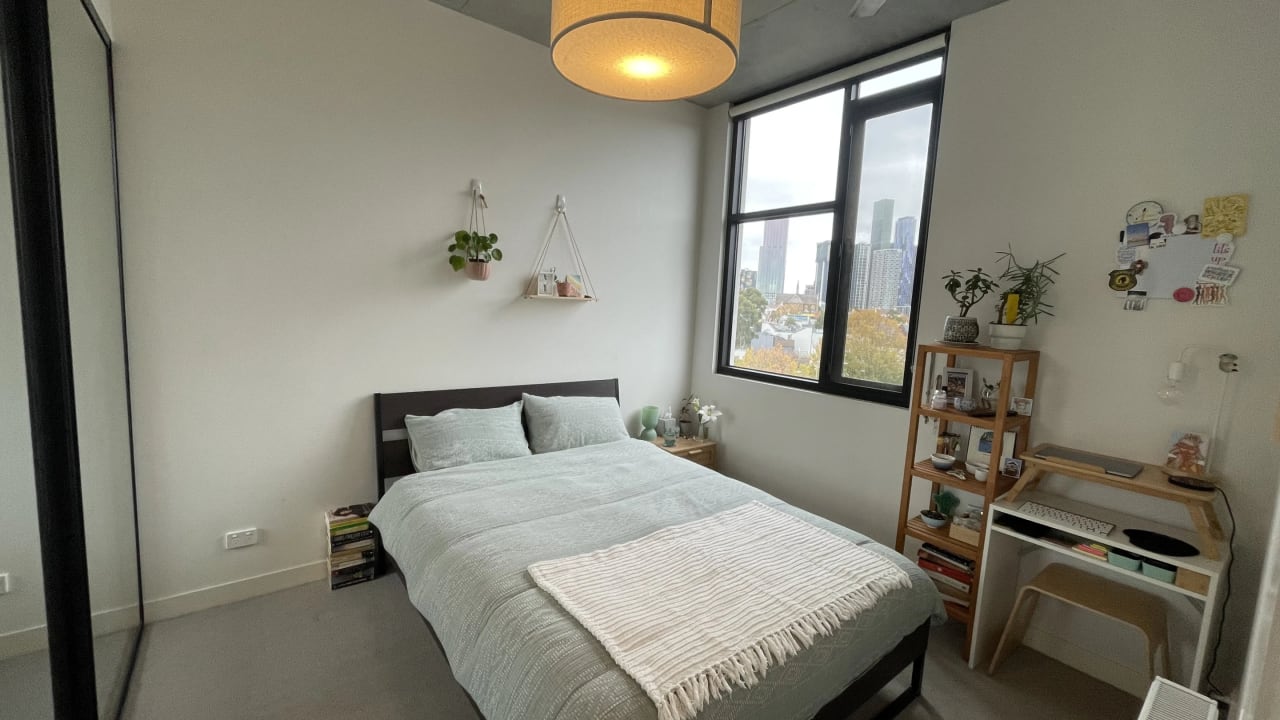 Furnished room with ensuite in a flatshare