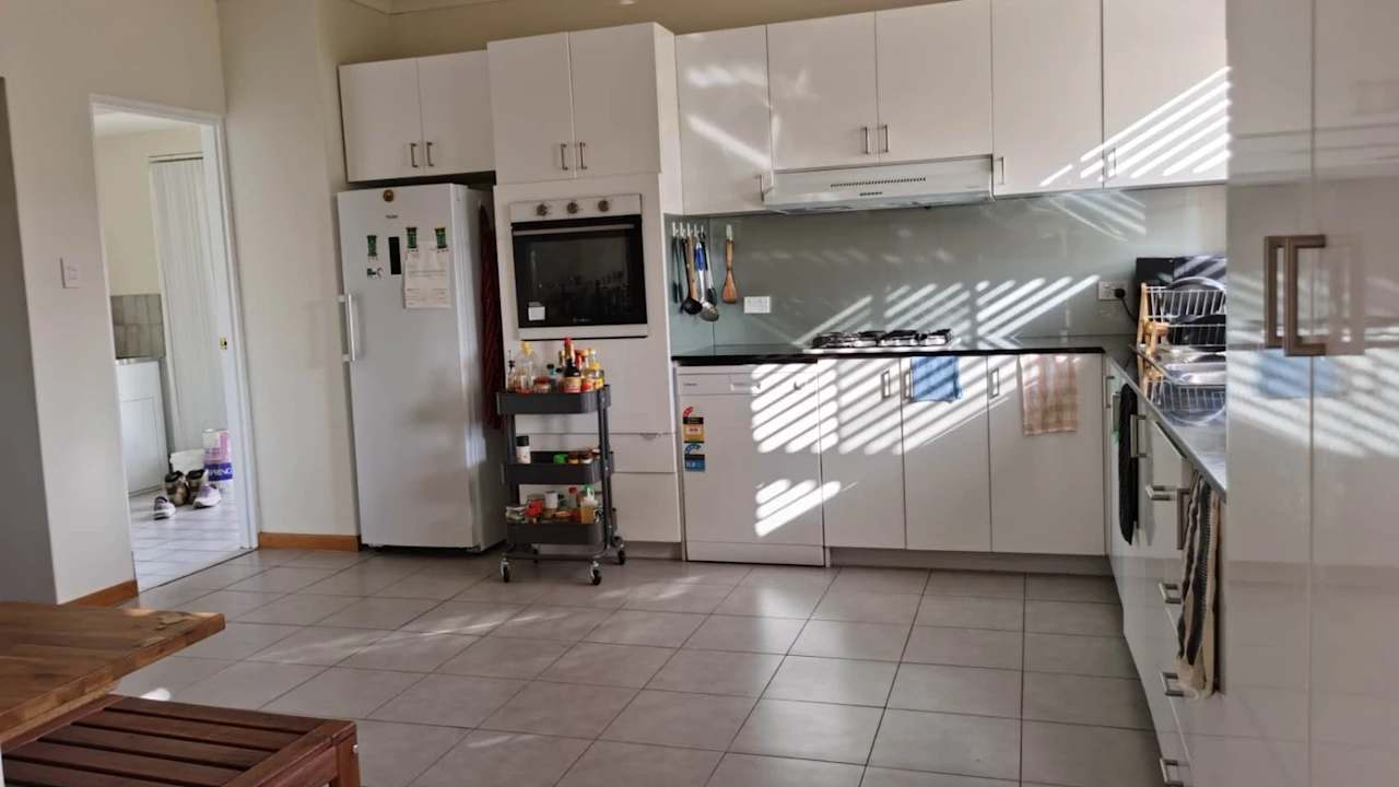 Unfurnished room in a share house