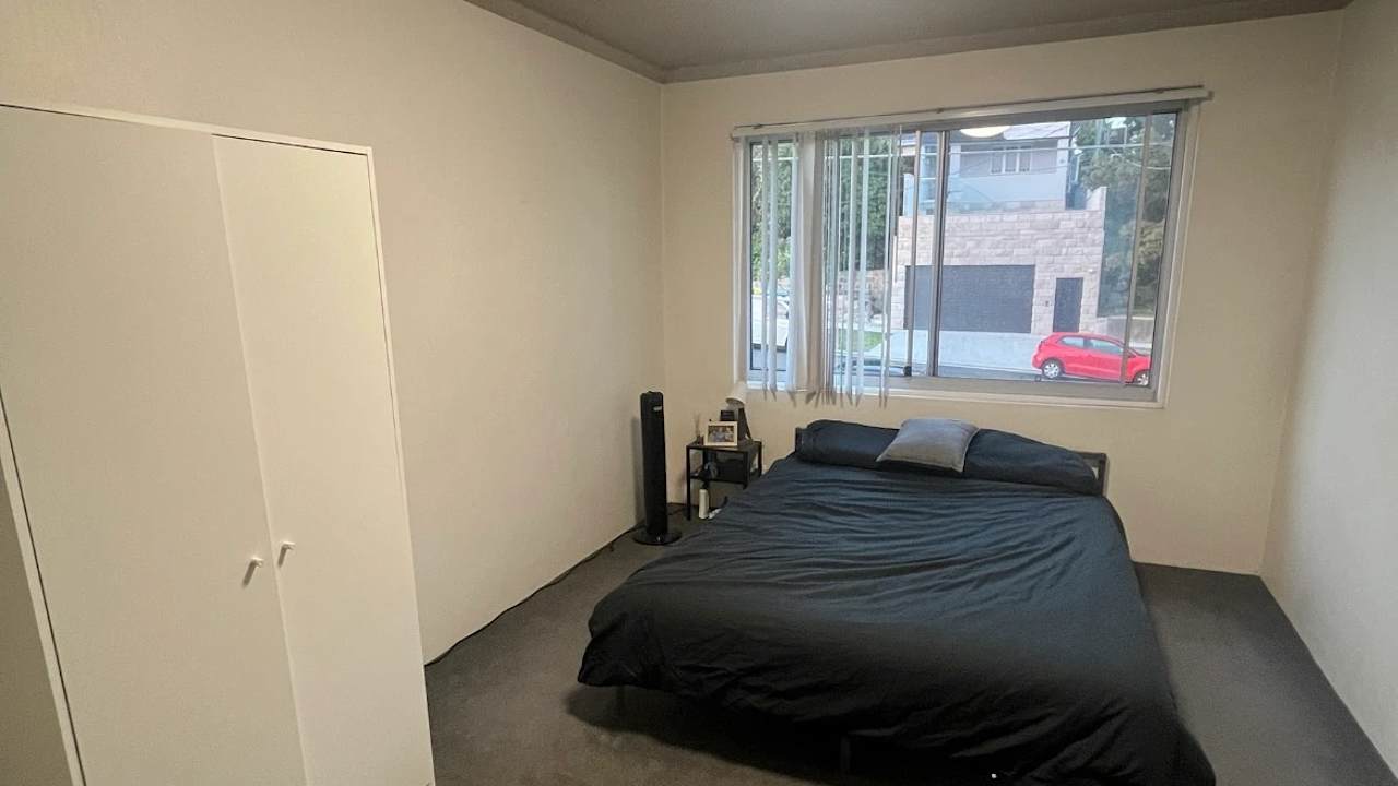 Unfurnished room in a flatshare