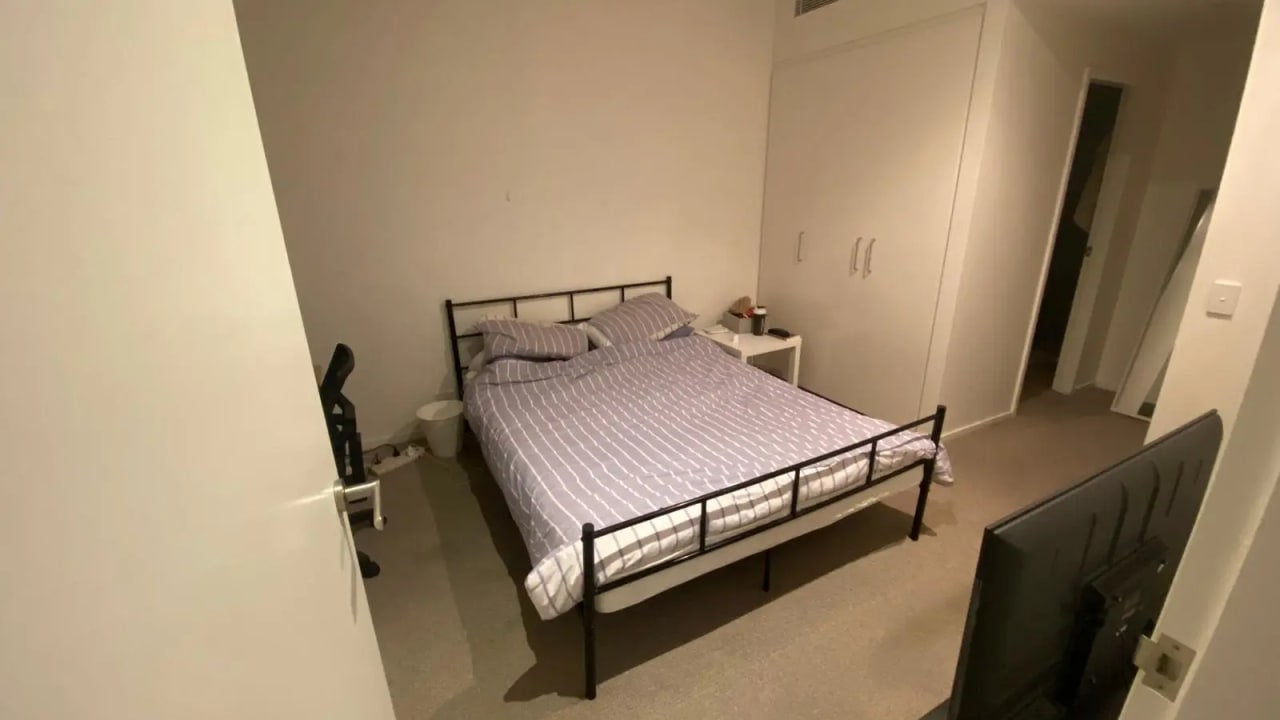 Furnished room with ensuite in a flatshare