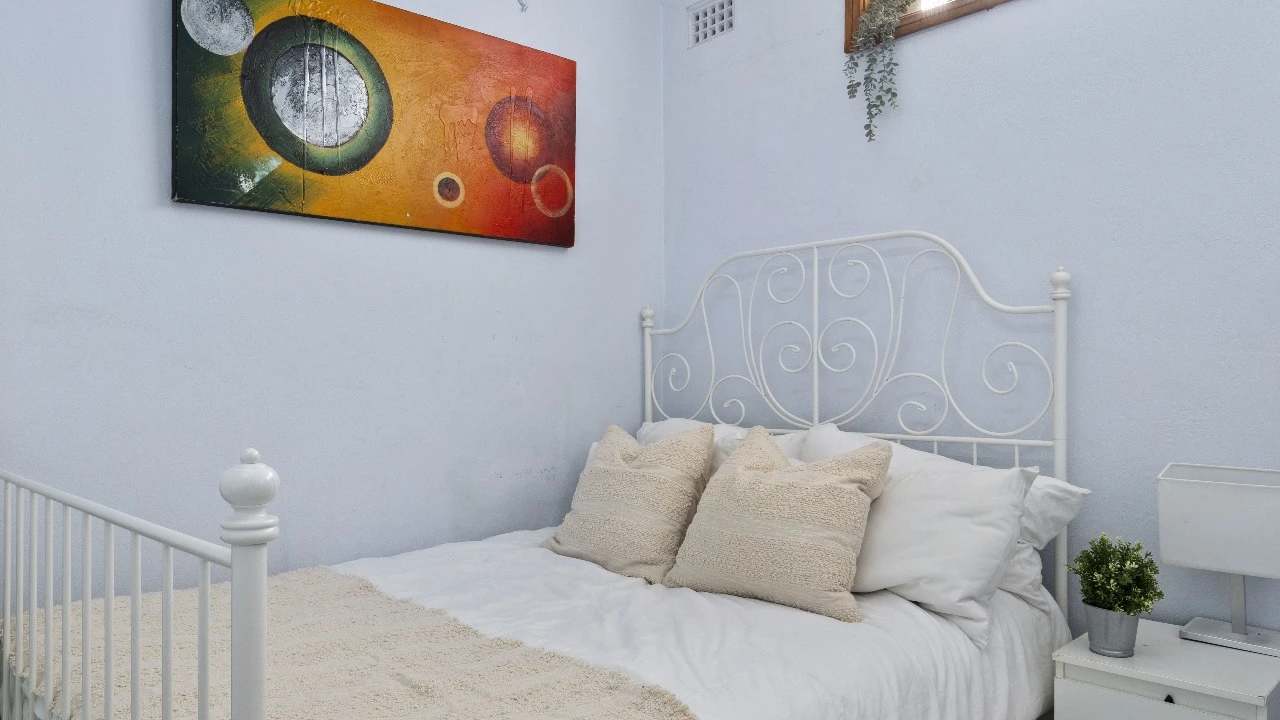 Furnished room in a flatshare
