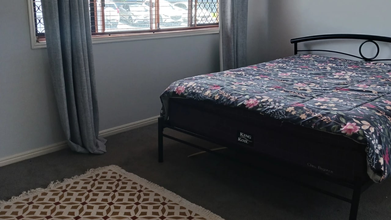 Room in a share house