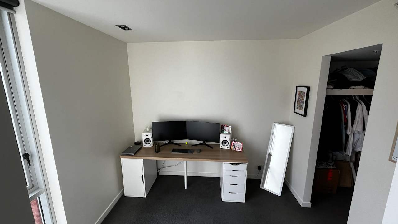 Unfurnished room in a flatshare