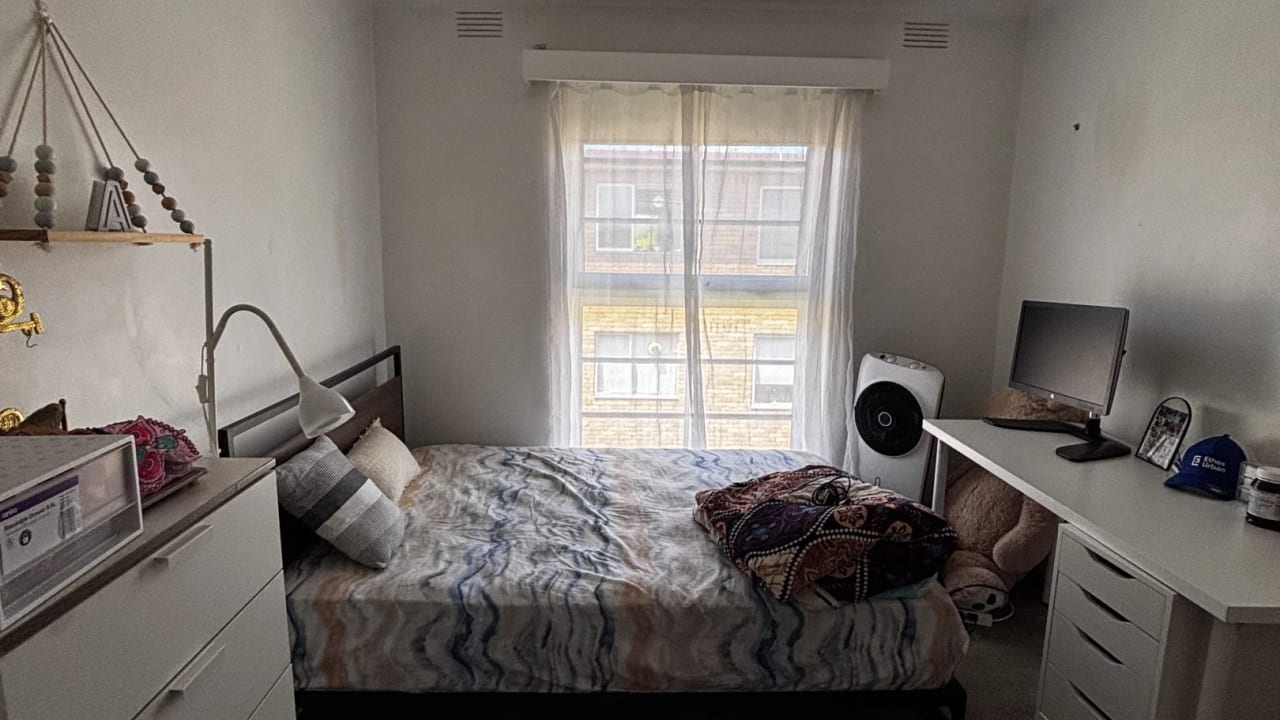 Unfurnished room in a flatshare