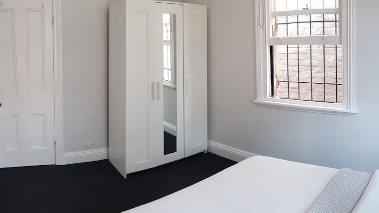 Furnished room in a flatshare