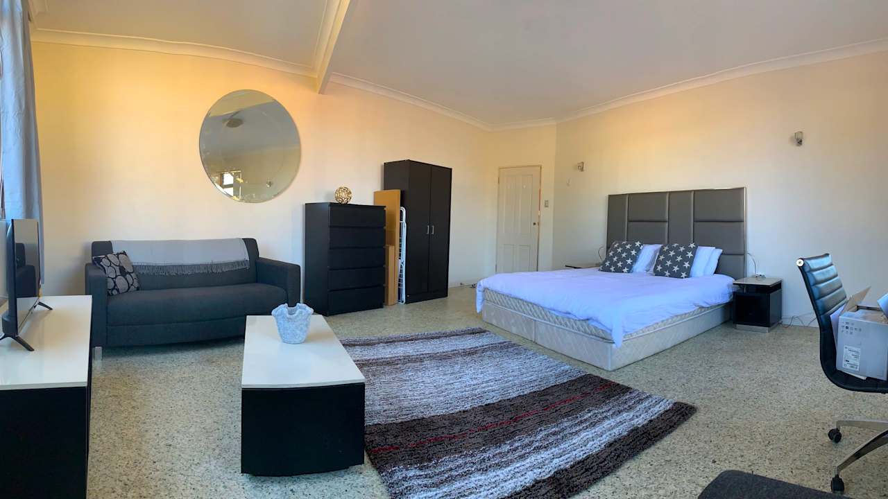 Furnished room in a flatshare