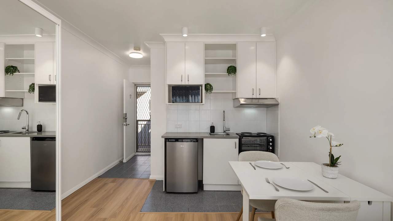 Unfurnished room studio flat for rent