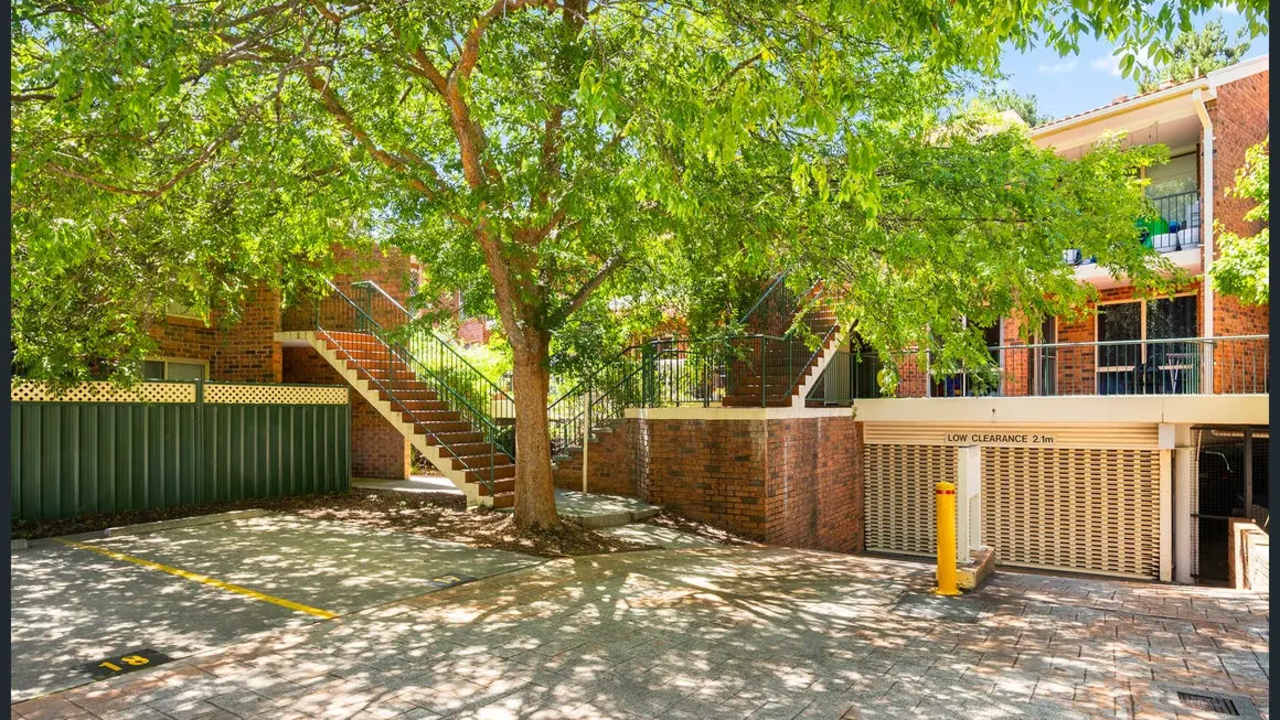 Unfurnished room with ensuite in a flatshare