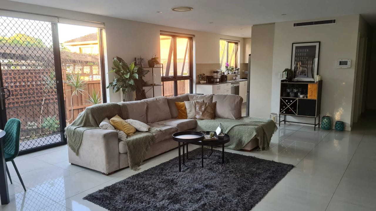 Furnished room in a share house