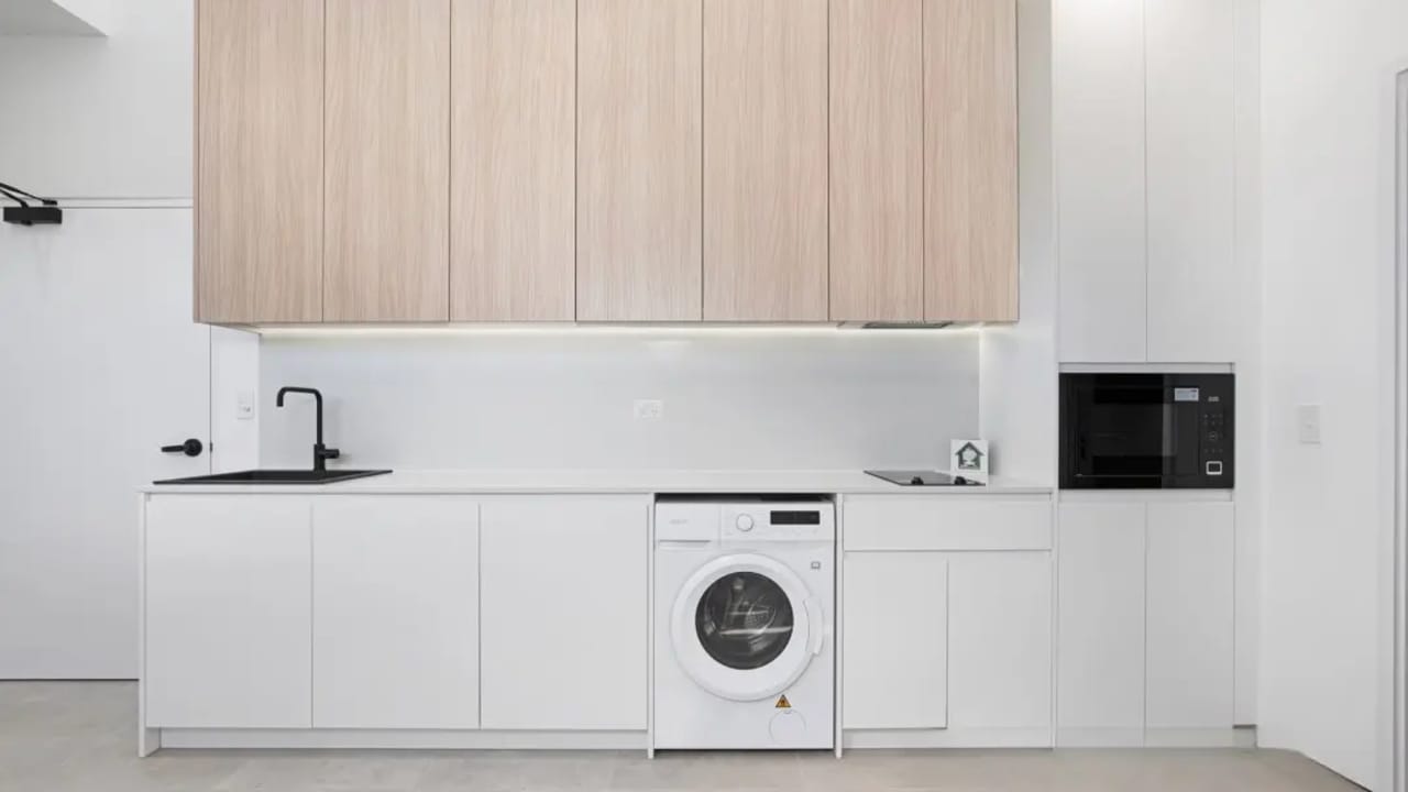 Furnished room with ensuite in a flatshare