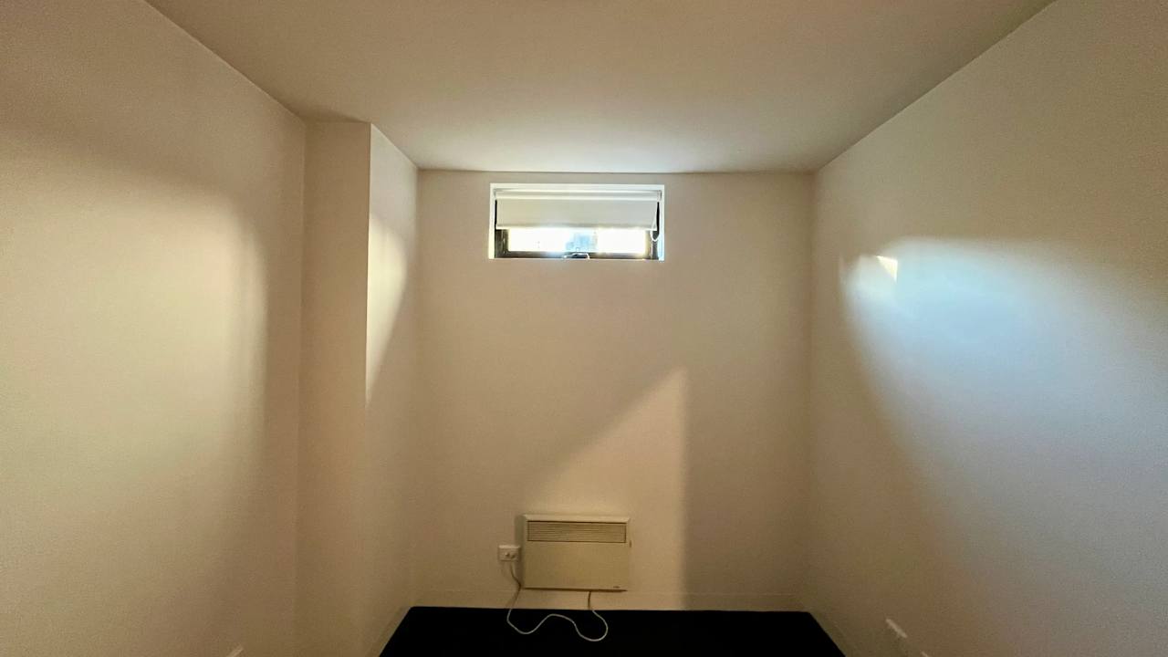 Unfurnished room in a flatshare
