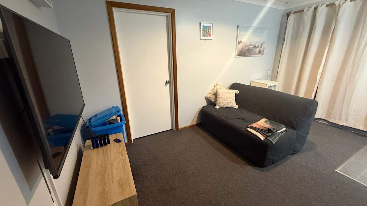 Furnished room with ensuite in a flatshare