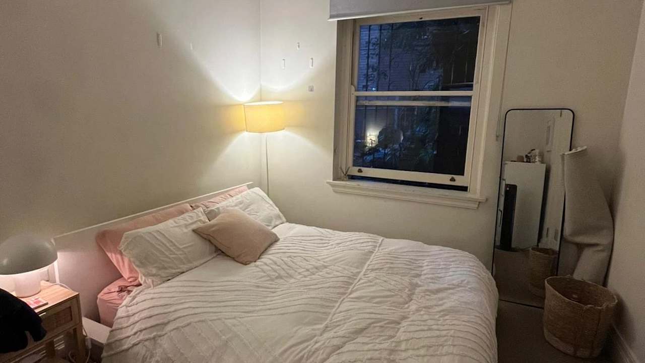 Unfurnished room in a flatshare