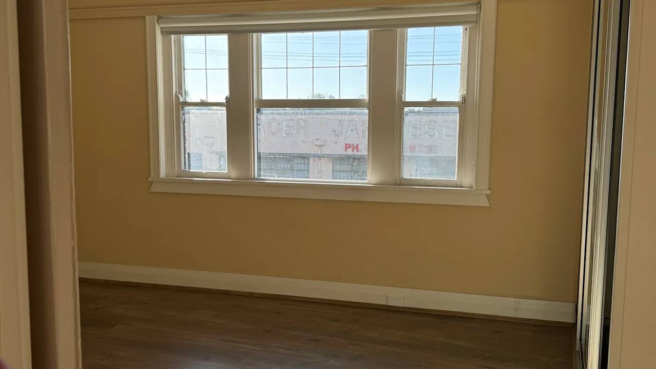 Unfurnished room in a flatshare