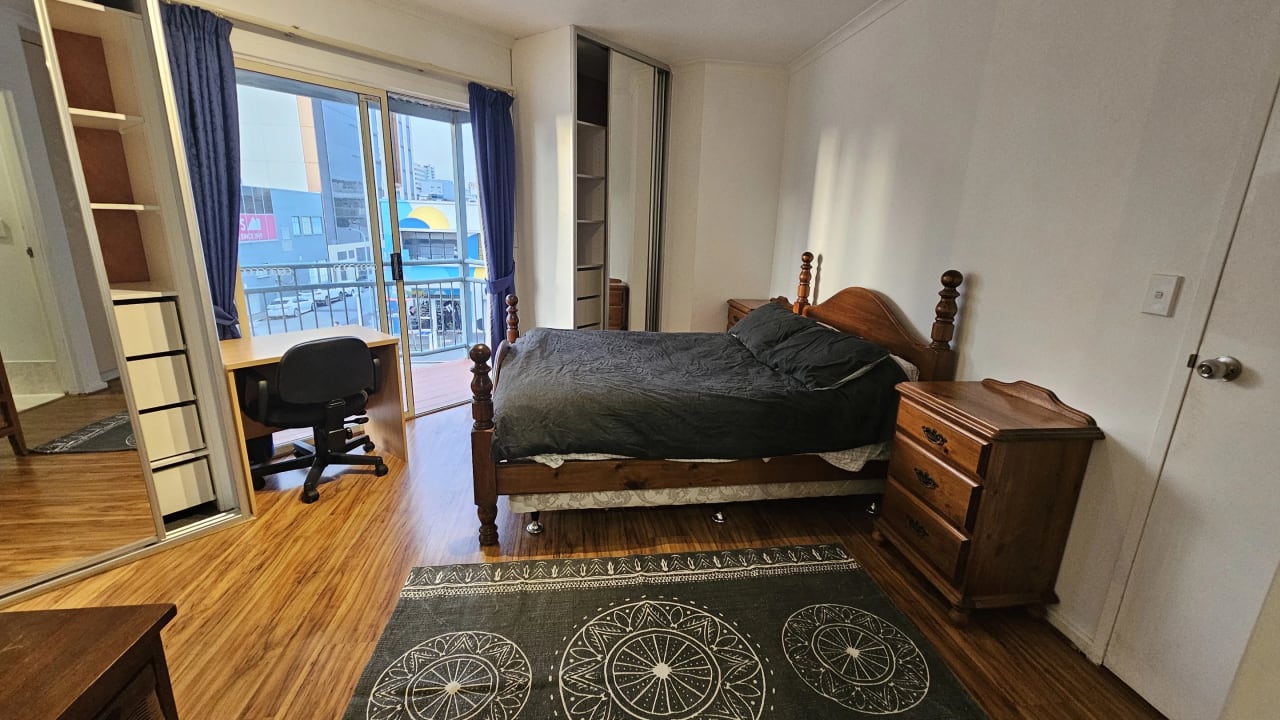 Furnished room with ensuite in a flatshare