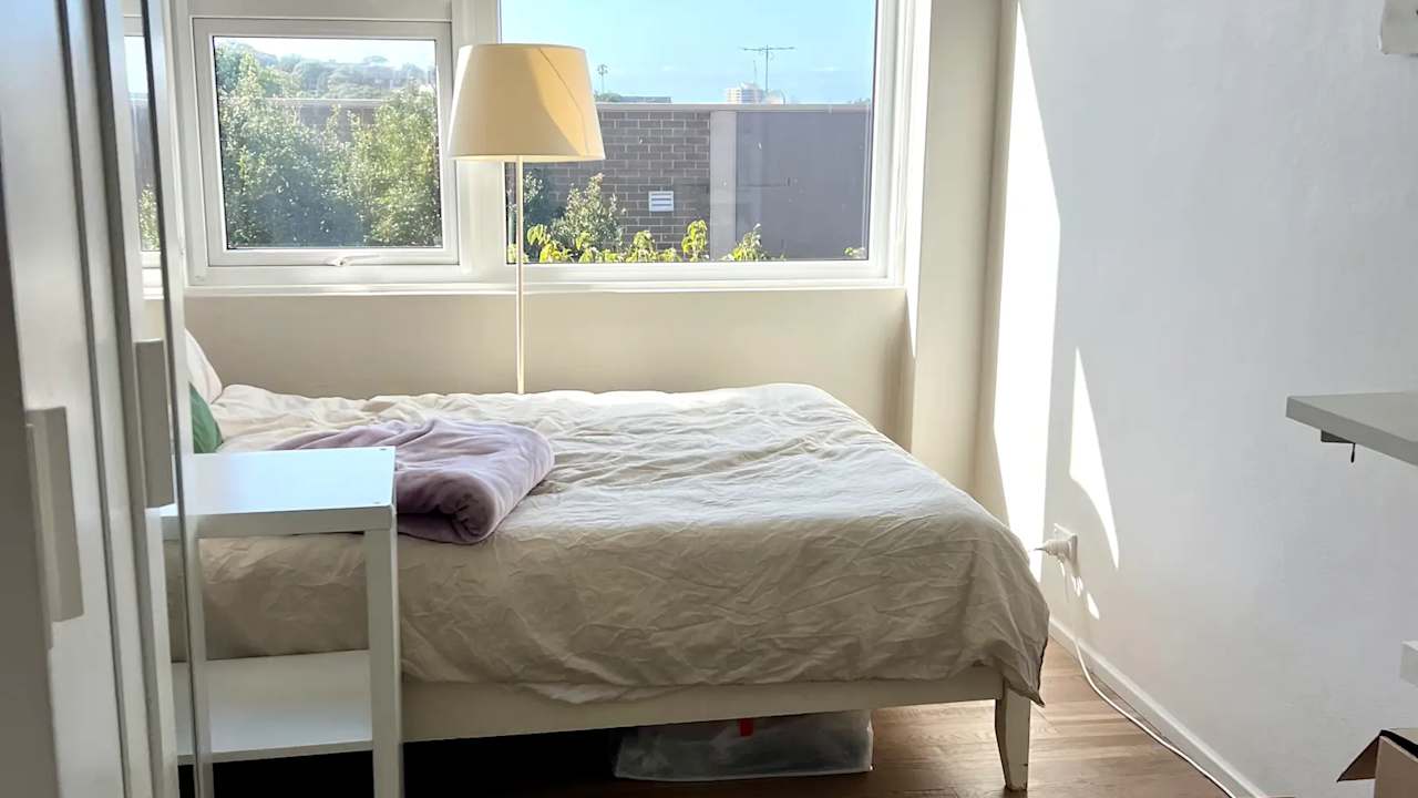 Furnished room in a flatshare