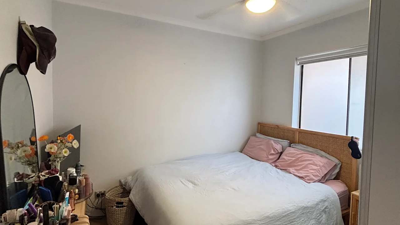 Unfurnished room in a flatshare