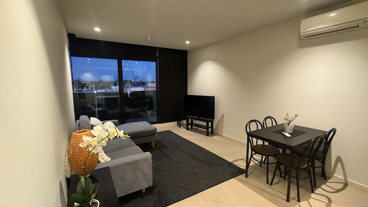 Unfurnished room with own bathroom