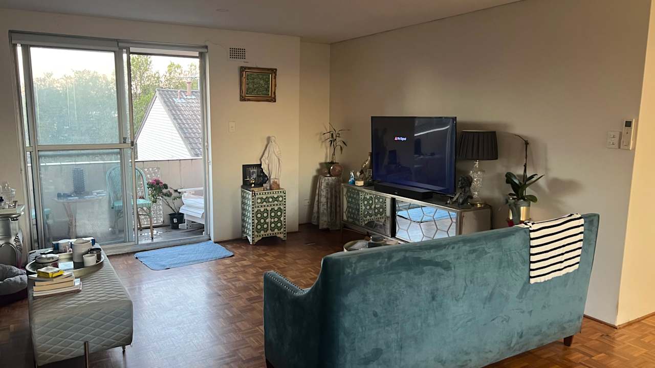 Unfurnished room in a flatshare